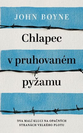 Chlapec v pruhovaném pyžamu