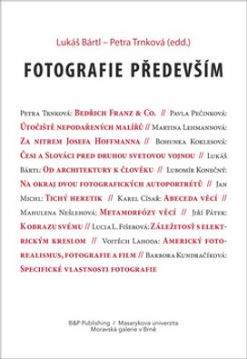 Fotografie především