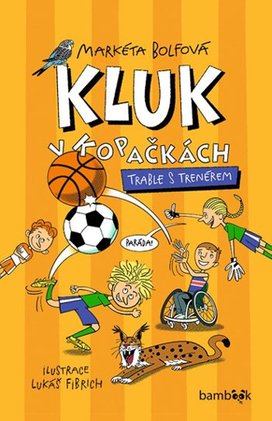 Kluk v kopačkách Trable s trenérem